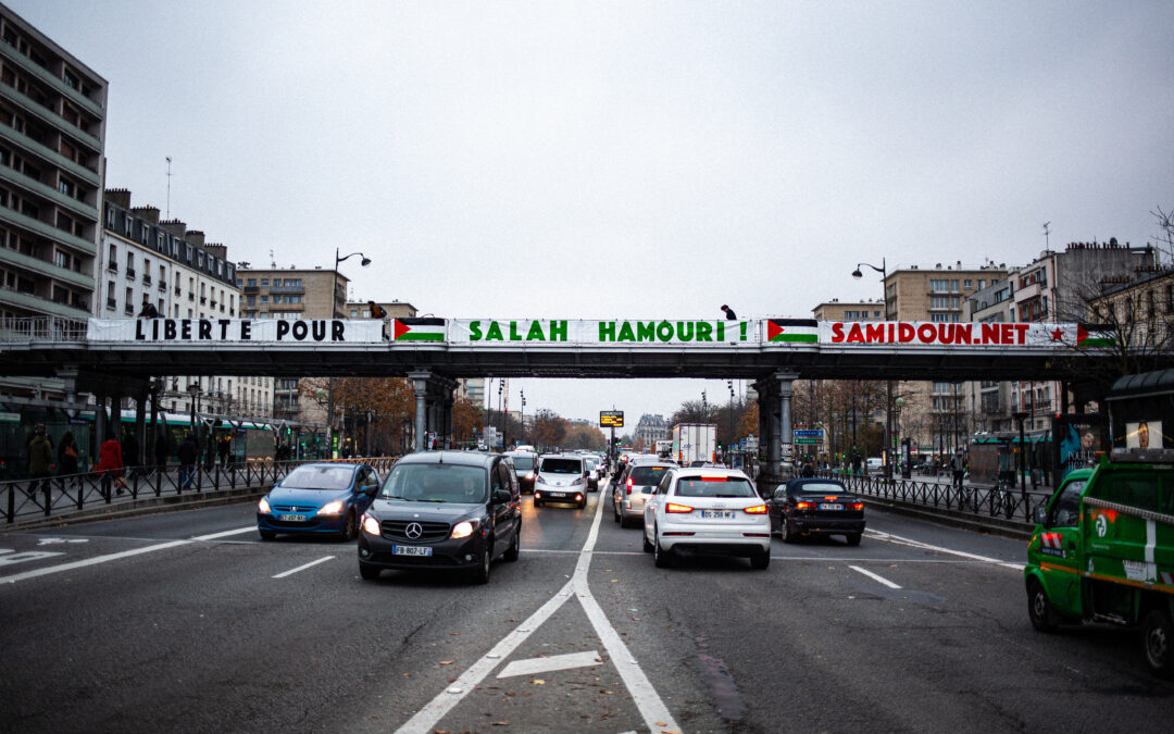 #LiberezSalah : Une immense banderole déployée à Paris pour la libération de Salah Hamouri