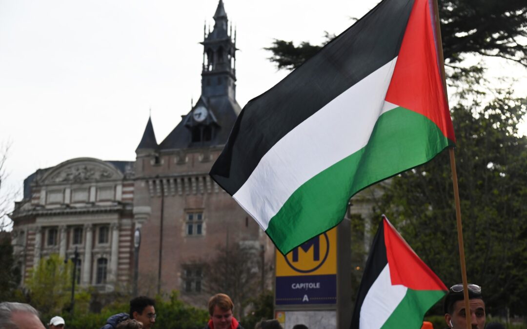 Le gouvernement français réaffirme son engagement en faveur d’Israël et réprime tout soutien à la Palestine
