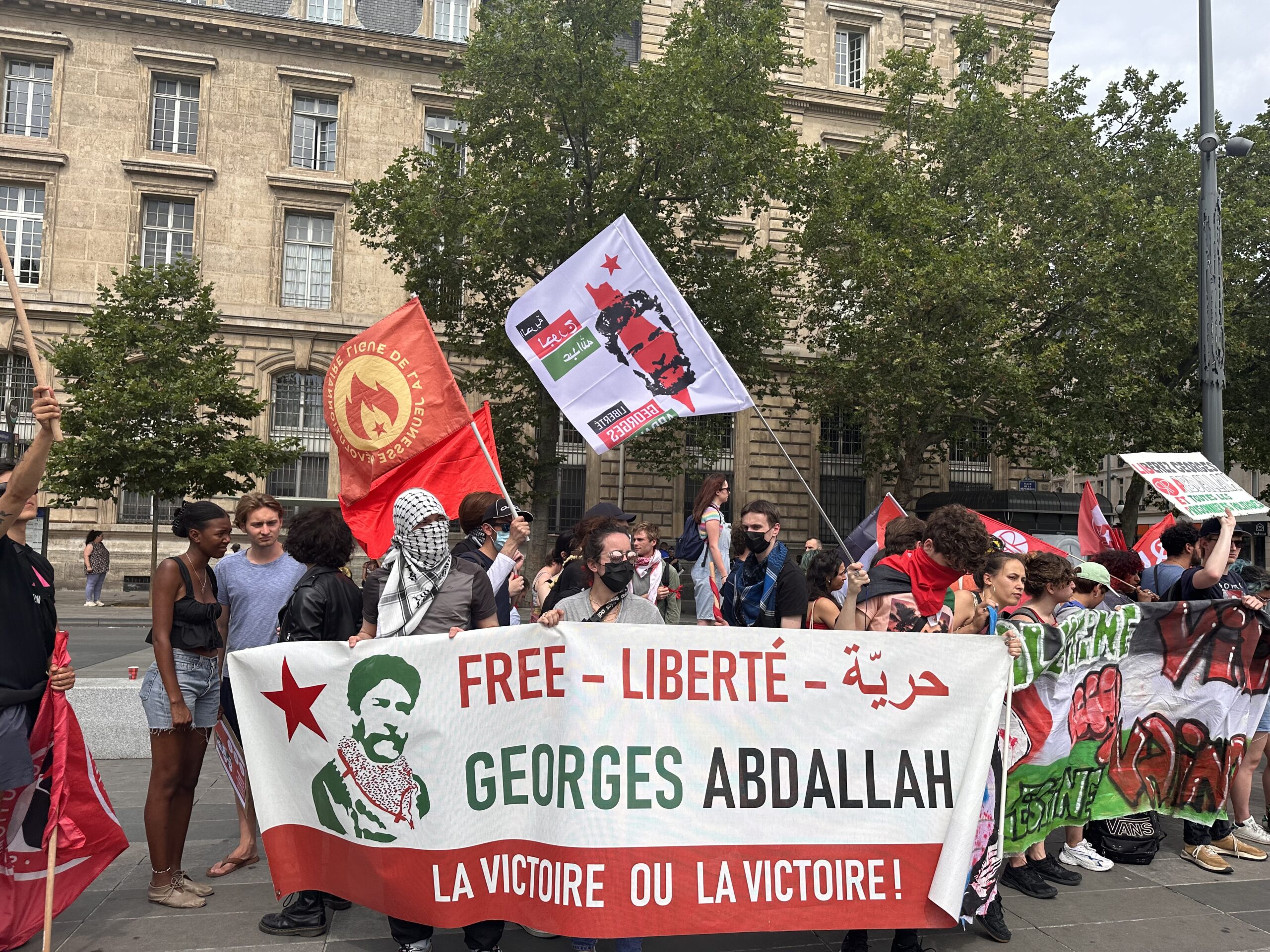 Des centaines de personnes manifestent à Paris pour la libération de Georges Abdallah