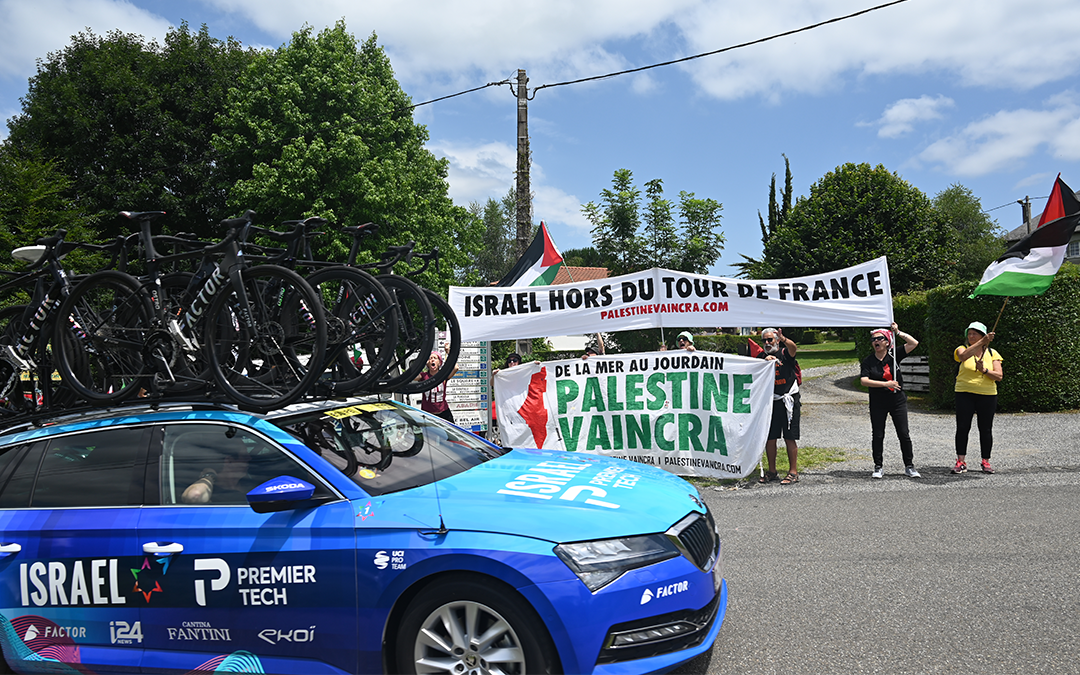 #TDF2023 : Mobilisation au Tour de France à Capvern contre la présence de l’équipe Israel Premier Tech