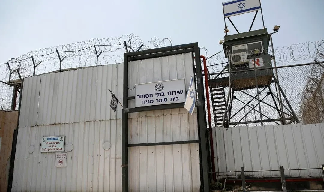 Les détenus administratifs mènent une grève de solidarité avec Kayed Fasfous alors que Ben Gvir fait une descente dans la prison de Gilboa