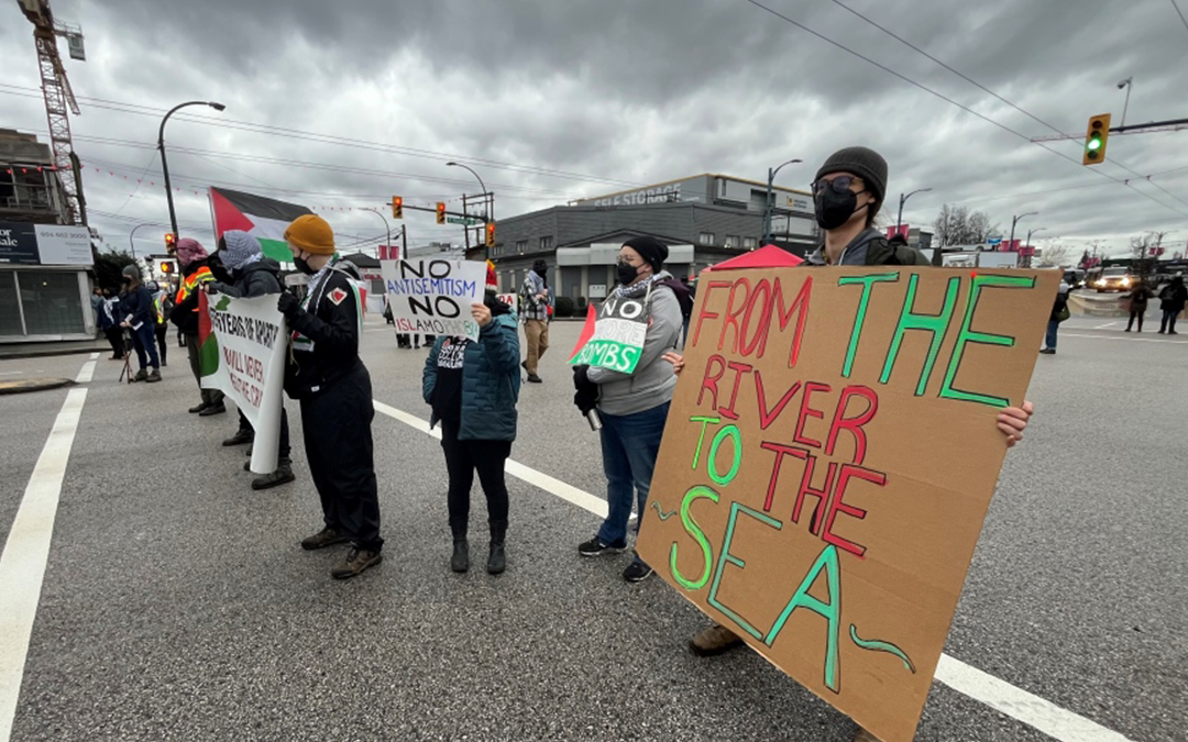 Des activistes bloquent le port de Vancouver contre le commerce d’armes avec Israël